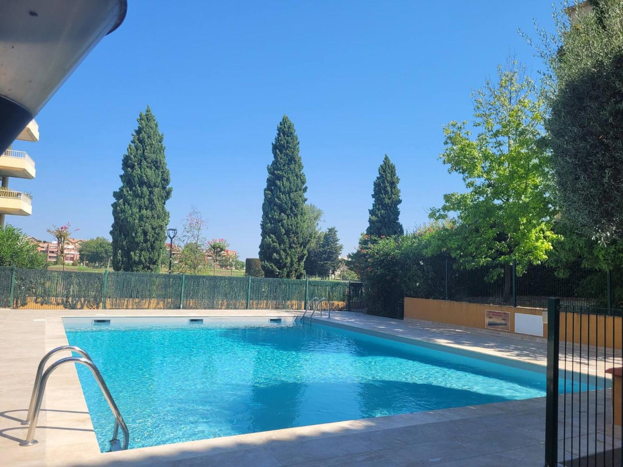 Apartmán Le Jardin D'Hugo Lattes Exteriér fotografie